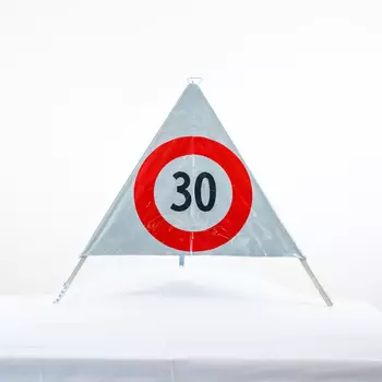 Höchstgeschwindigkeit "30"